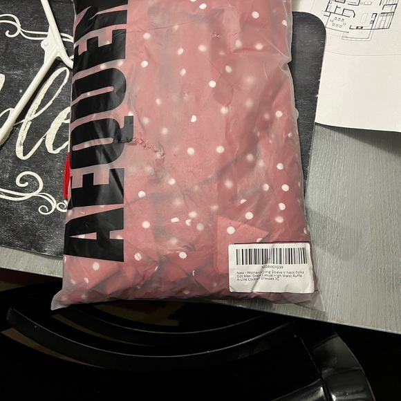 Elegant Red Polka Dot Dress. Armpit 19 inches - Picture 4 of 4